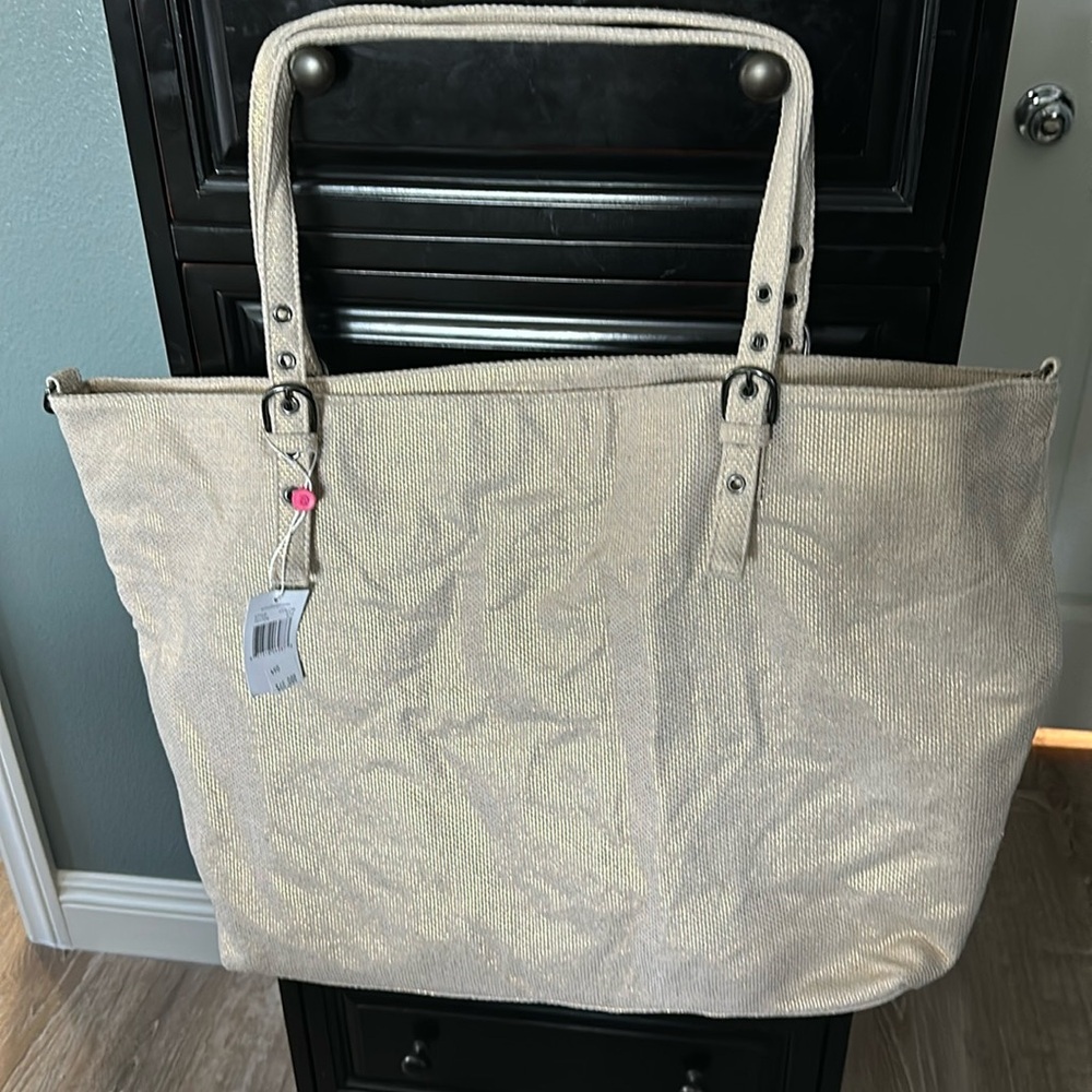 Brand new echo design beach bag.  This bag includes a bikini bag